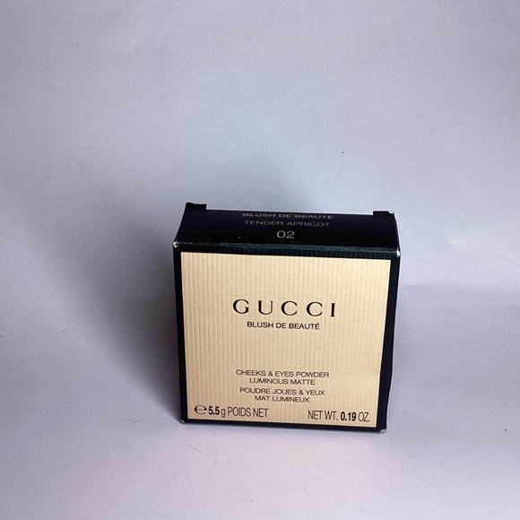 Gucci Blush De Beaute Cheeks & Eyes Luminous Matte Powder In 02 Tender Apricot - Picture 2 of 5